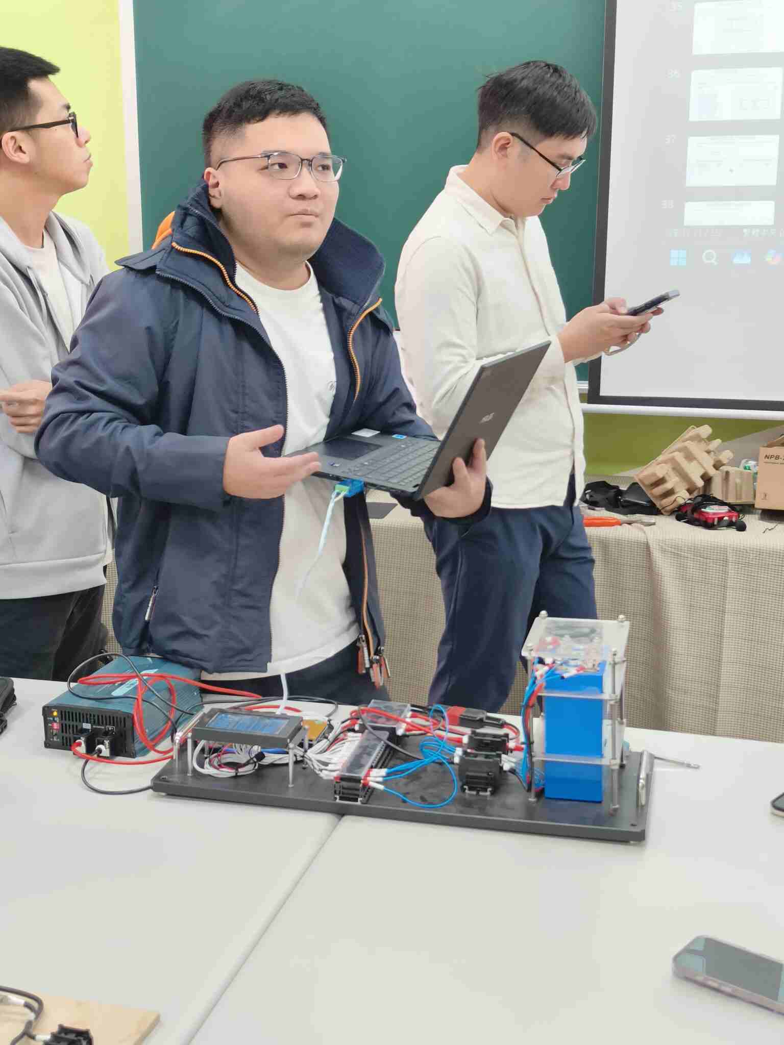 帶領我們使用 BMS 的講師